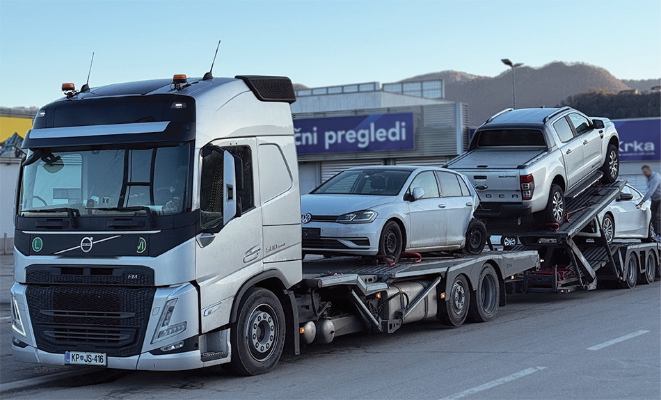 Standardni komercialni prevoz vozil prek naših logističnih partnerjev predstavlja cenovno najugodnejšo in časovno najhitrejšo možnost transporta po Evropi. AC IMPORTADO Transport
